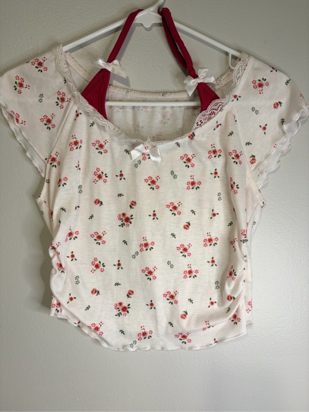 SHEIN Floral Short Sleeve Top in White & Burgundy Like New